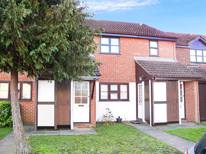 1 Bedroom Flat For Sale In Lindley Road, Walton On Thames, Surrey, KT12