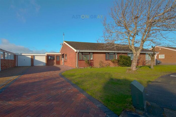 4 Bedroom Semi-Detached Bungalow To Rent In Willant Close, Maidenhead, SL6