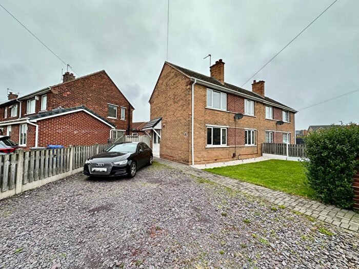3 Bedroom Semi-detached House For Sale In Locksley Avenue, Edenthorpe, Doncaster, DN3