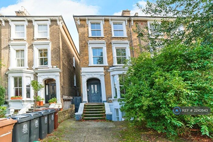 2 Bedroom Flat To Rent In Navarino Rd, London, E8