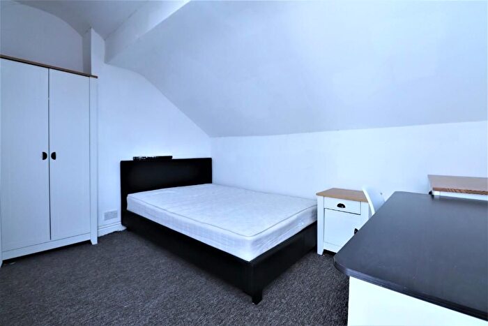 4 Bedroom Flat To Rent In Doric Way, London, NW1