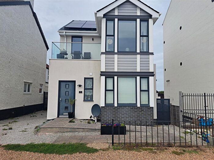 3 Bedroom Detached House For Sale In Southcliff Parade, Walton On The Naze, CO14