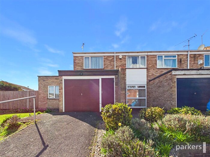 4 Bedroom Semi Detached House For Sale In Galsworthy Drive, Caversham, Reading, Berkshire, RG4