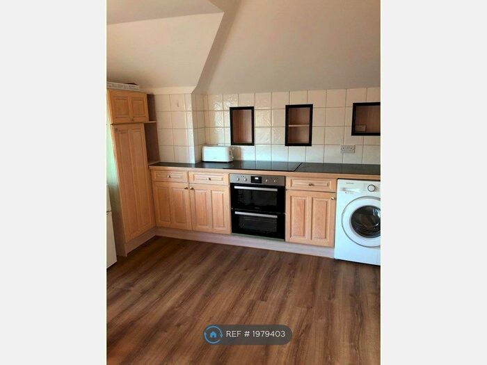 1 Bedroom Flat To Rent In Keswick Road, Putney, SW15