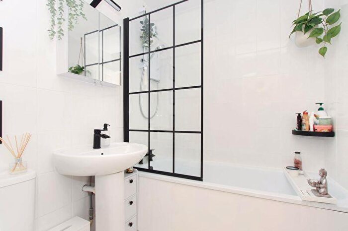 1 Bedroom Flat For Sale In Cuffley Court, Hemel Hempstead, HP2