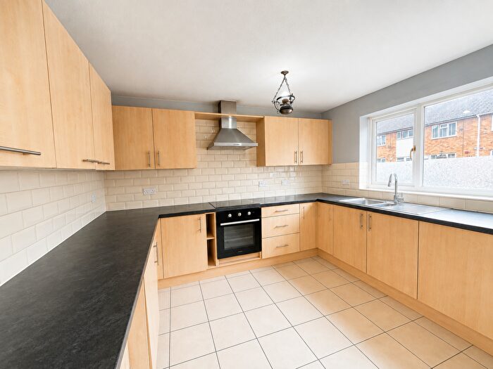Terraced House To Rent In Alverstone Road, Manor Park, Newham, London, E12