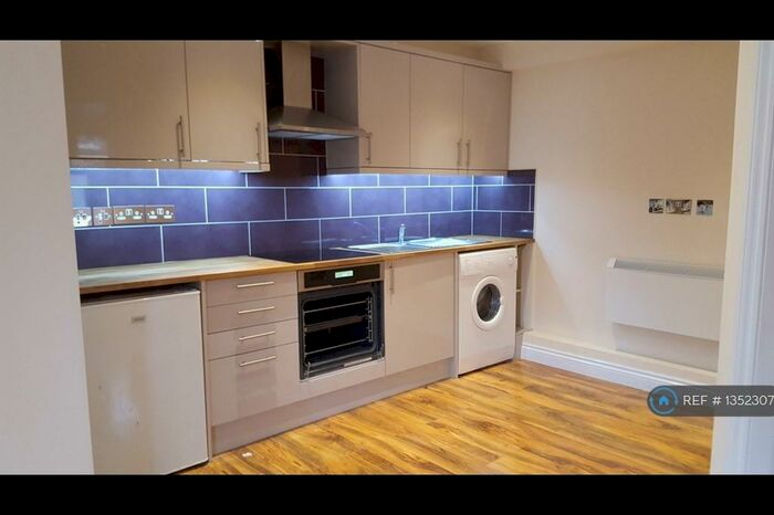 1 Bedroom Flat To Rent In Bader Gardens, Slough, SL1