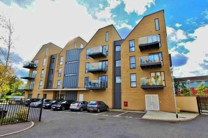 2 Bedroom Flat For Sale In Rowlock House, Trout Road, West Drayton, UB7