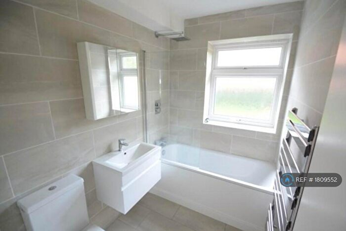 2 Bedroom Flat To Rent In Sunnydale Road, London, SE12