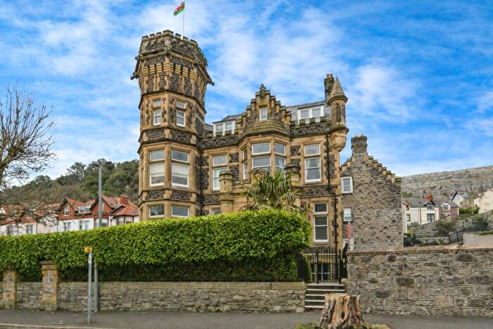 2 Bedroom Flat For Sale In Bodlondeb Castle Church Walks, Llandudno, Gwynedd, LL30