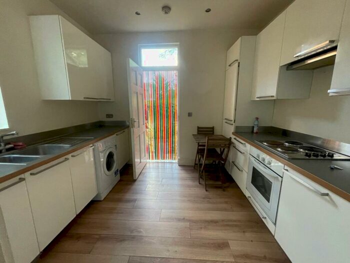 Studio To Rent In Oakleigh Road South, Arnos Grove, N11