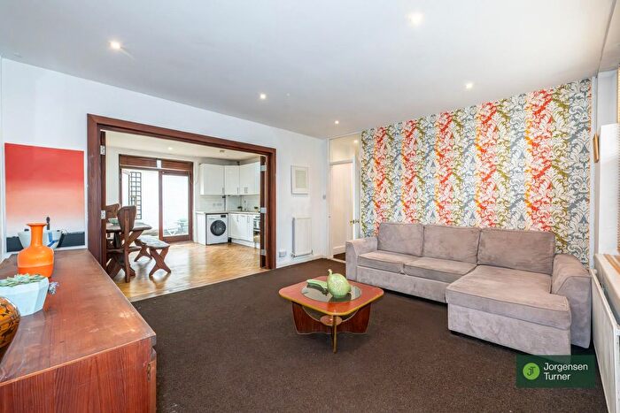 1 Bedroom Flat For Sale In Adelaide Grove, Shepherds Bush, W12