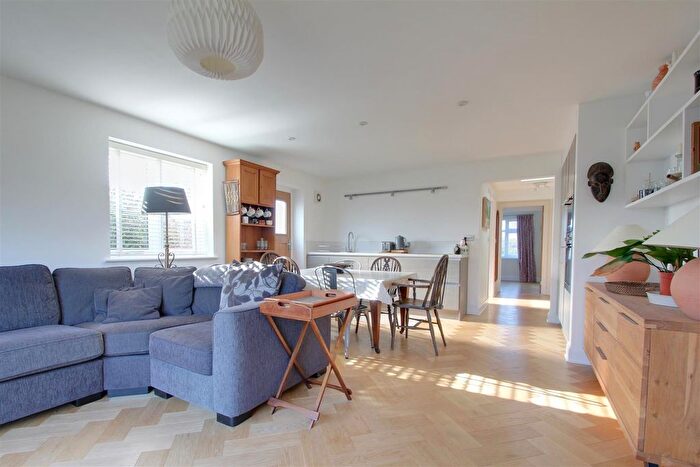 1 Bedroom Flat To Rent In Rosebery Avenue, Goring-By-Sea, Worthing, BN12