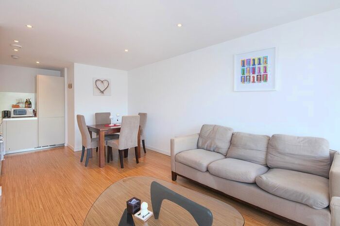 2 Bedroom Flat To Rent In Wingate Square, London, SW4