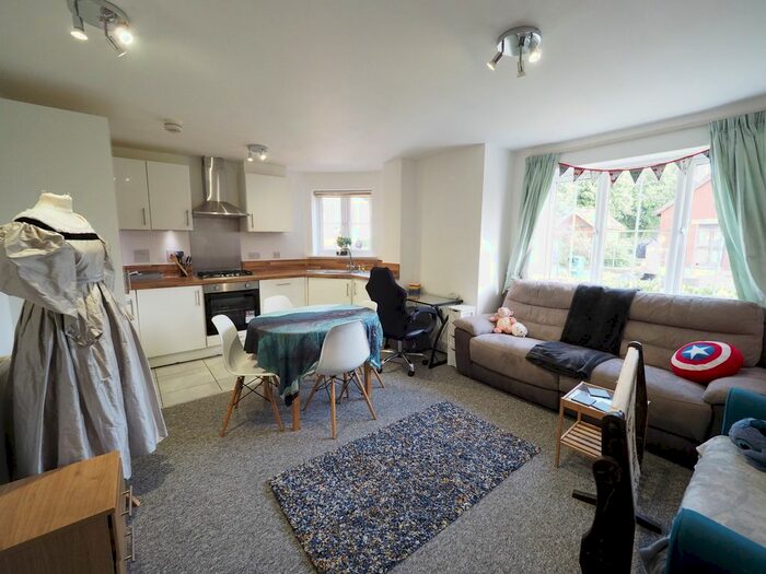 2 Bedroom Flat To Rent In Stoneylands Road, Egham, TW20