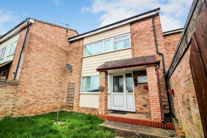 3 Bedroom House To Rent In Dryden Close, Aylesbury, HP20