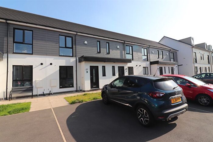 2 Bedroom Town House To Rent In Balmoral Road, Darwen, BB3