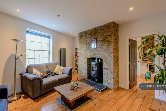 2 Bedroom Flat To Rent In Essex Road, London, N1