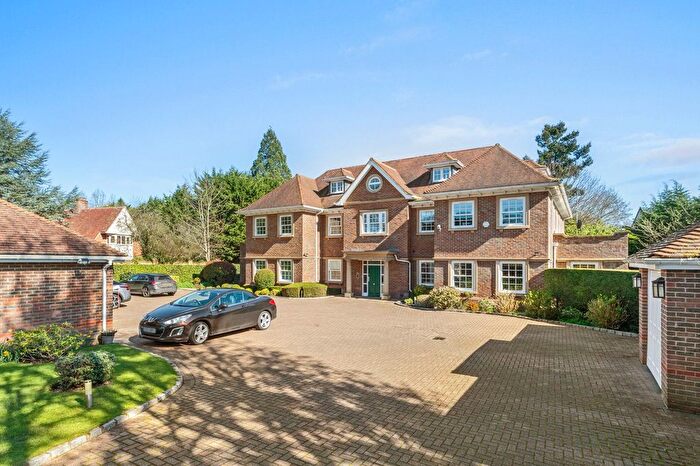 2 Bedroom Flat For Sale In Penn Road, Knotty Green, HP9