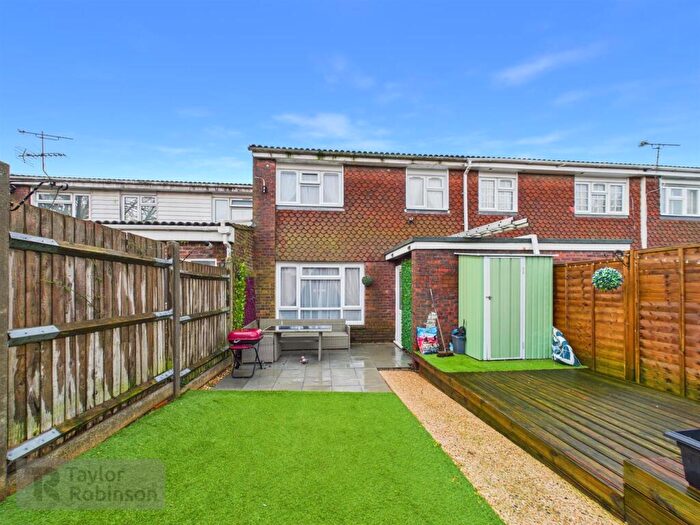 3 Bedroom Terraced House For Sale In Cuckfield Close, Bewbush, Crawley, RH11