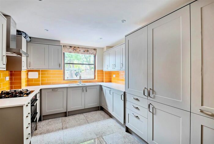 3 Bedroom Property To Rent In Benwick Close, Bermondsey, SE16