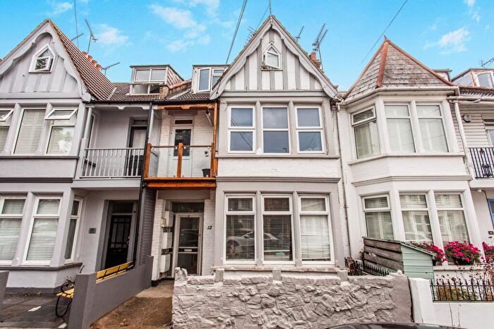 2 Bedroom Flat For Sale In Leigh Hall Road, Leigh-on-Sea, SS9