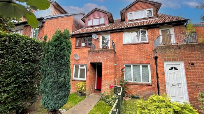 1 Bedroom Maisonette To Rent In Sutherland Drive, Colliers Wood, Greater London, SW19