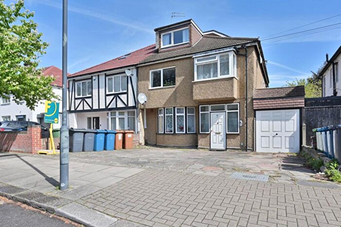 2 Bedroom Flat For Sale In Carlton Avenue, Kenton, Harrow, HA3