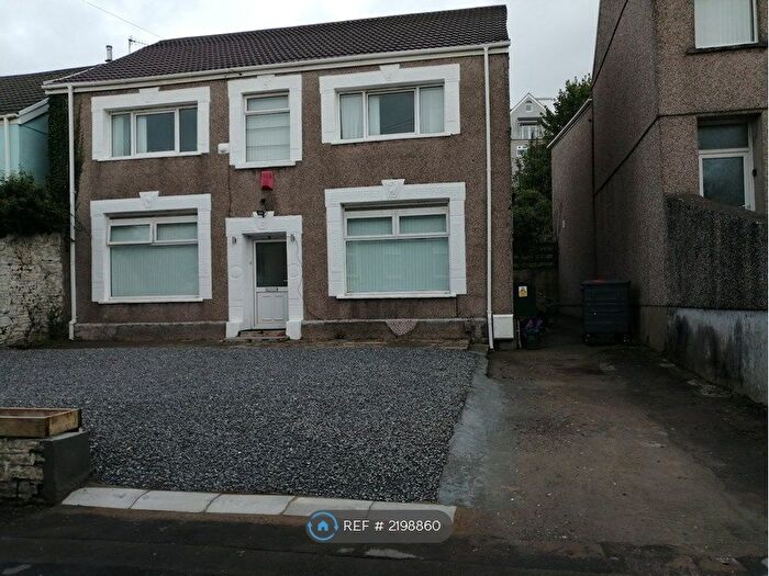 2 Bedroom Flat To Rent In Kilvey Terrace, St. Thomas, Swansea, SA1