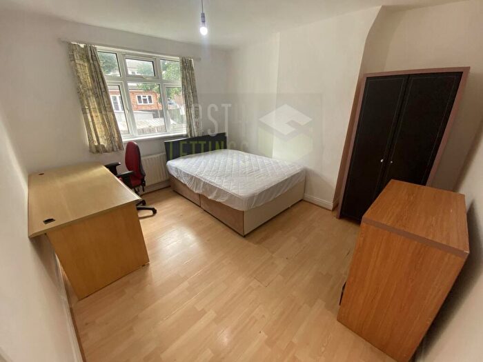 4 Bedroom Semi-Detached House To Rent In Stanfell Road, Clarendon Park, LE2