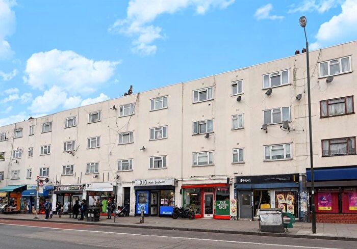 3 Bedroom Flat For Sale In Monarch Parade London Road, Mitcham, Surrey, CR4