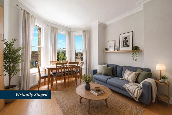 3 Bedroom Flat To Rent In Garlinge Road, Kilburn, NW2