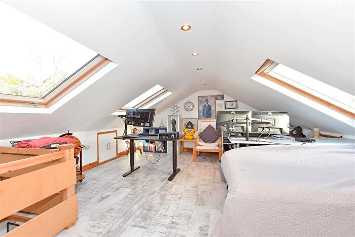 3 Bedroom End Of Terrace House For Sale In Penhale Road, Portsmouth, Hampshire, PO1