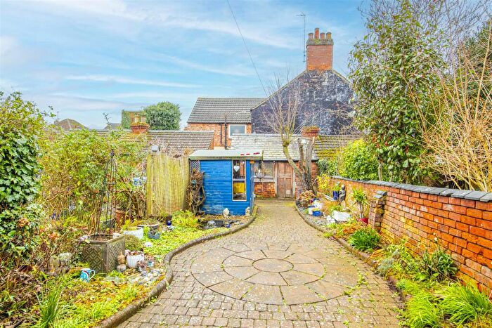 3 Bedroom Terraced House For Sale In Rockingham Road, Kettering, NN16