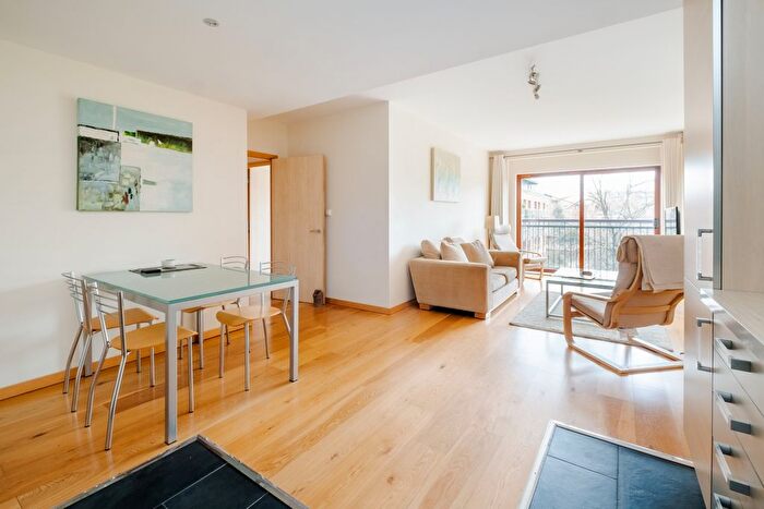 2 Bedroom Flat To Rent In Graham Street, London, N1