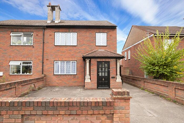 3 Bedroom Semi Detached House To Rent In Ibbetson Path, Loughton, IG10