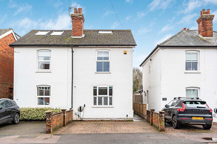 4 Bedroom Semi Detached House For Sale In New Road, Chilworth, GU4