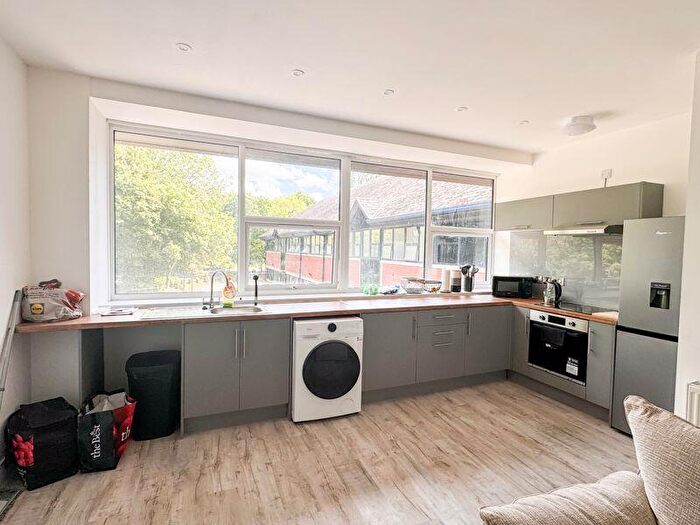 1 Bedroom Flat To Rent In Windsor Road, Trowbridge, BA14