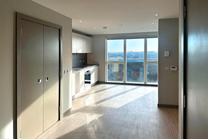 Apartment To Rent In Candleriggs, Trongate, Glasgow, G1