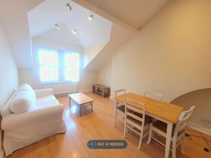 2 Bedroom Terraced House To Rent In Fontenoy Road, London, SW12