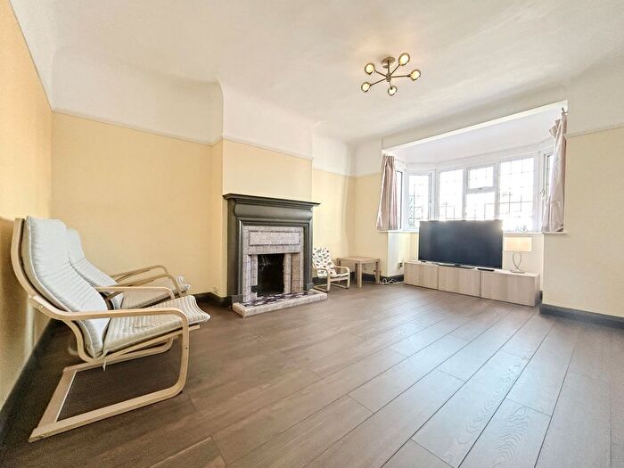 4 Bedroom Property To Rent In Brockenhurst Way, London, SW16