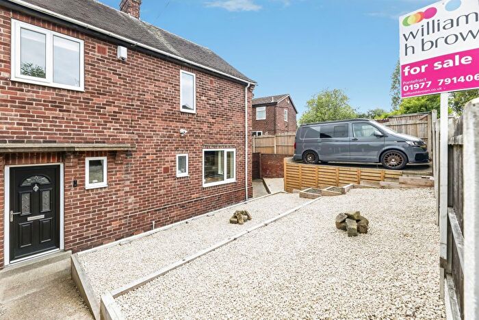 3 Bedroom Semi-Detached House For Sale In Meadow Rise, Hemsworth, Pontefract, WF9