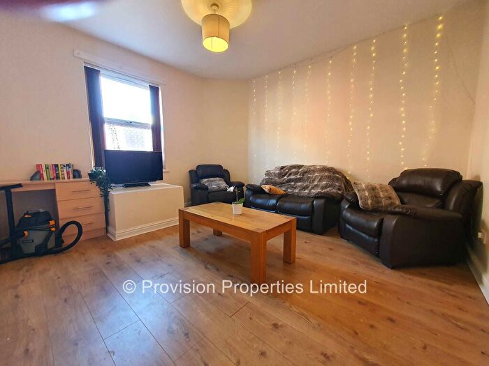 4 Bedroom End Of Terrace House To Rent In Harold Mount, Hyde Park, Leeds, LS6