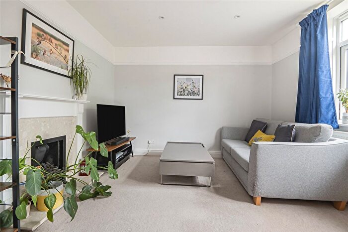 2 Bedroom Flat For Sale In Dounesforth Gardens, London, SW18