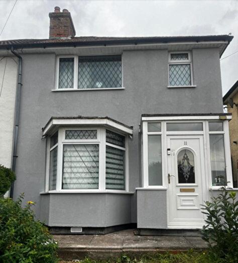 3 Bedroom Semi Detached House For Sale In Sandmere Grove, Birmingham, B14