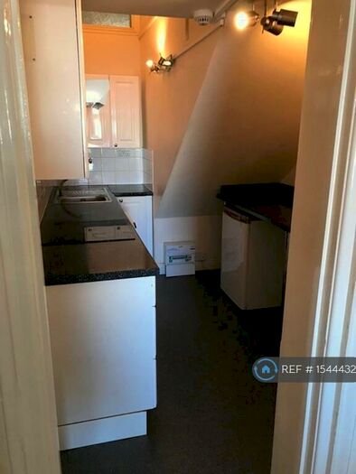 Studio To Rent In St Georges Road, Cheltenham, GL50