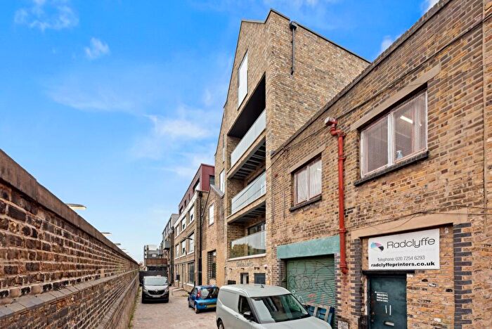 2 Bedroom Flat To Rent In Glebe Road, Islington, E8