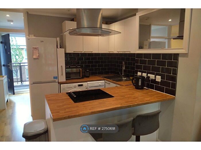 2 Bedroom Flat To Rent In Stafford House, London, SE1