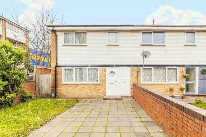 3 Bedroom Property To Rent In Cornish Grove, London, SE20