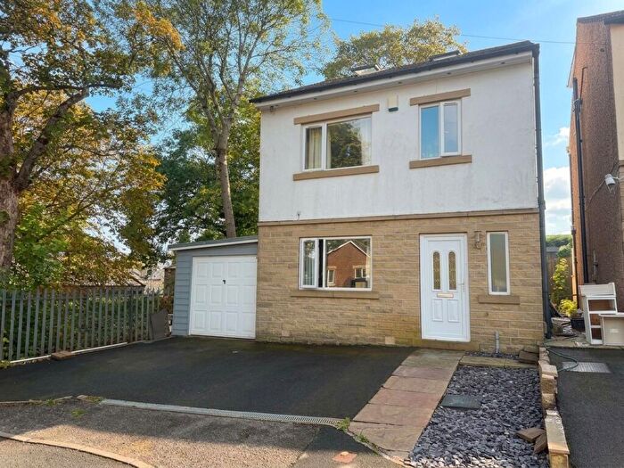 4 Bedroom Detached House To Rent In Felcote Avenue, Huddersfield, HD5
